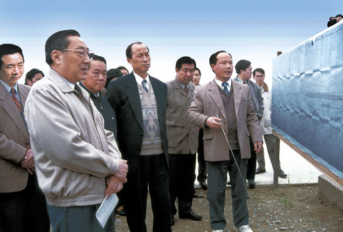 李岚清同志视察中国中铁四局集团工地
